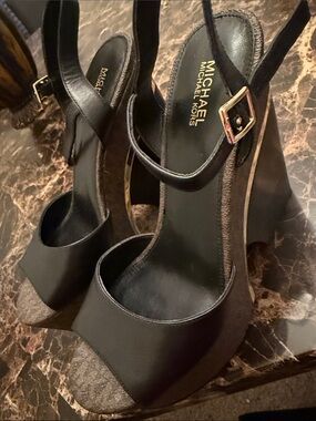 Luxury MICHAEL Michael KORS Platform Wedge Sandals 6.5 | Black + Brown | Gold